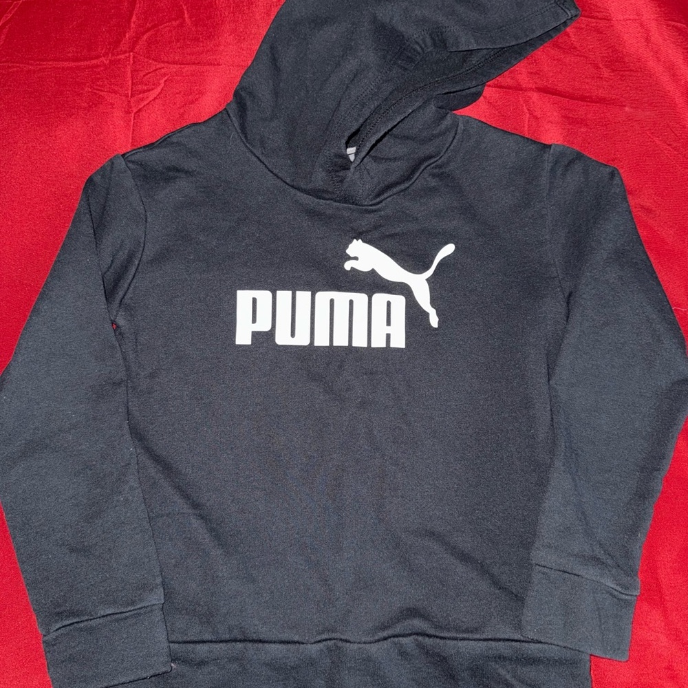 Puma Black Hoodie Sweatshirt with Iconic Logo